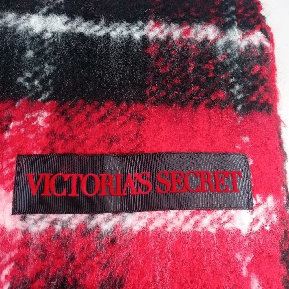 NWOT Victoria's Secret Plaid Neck Scarf